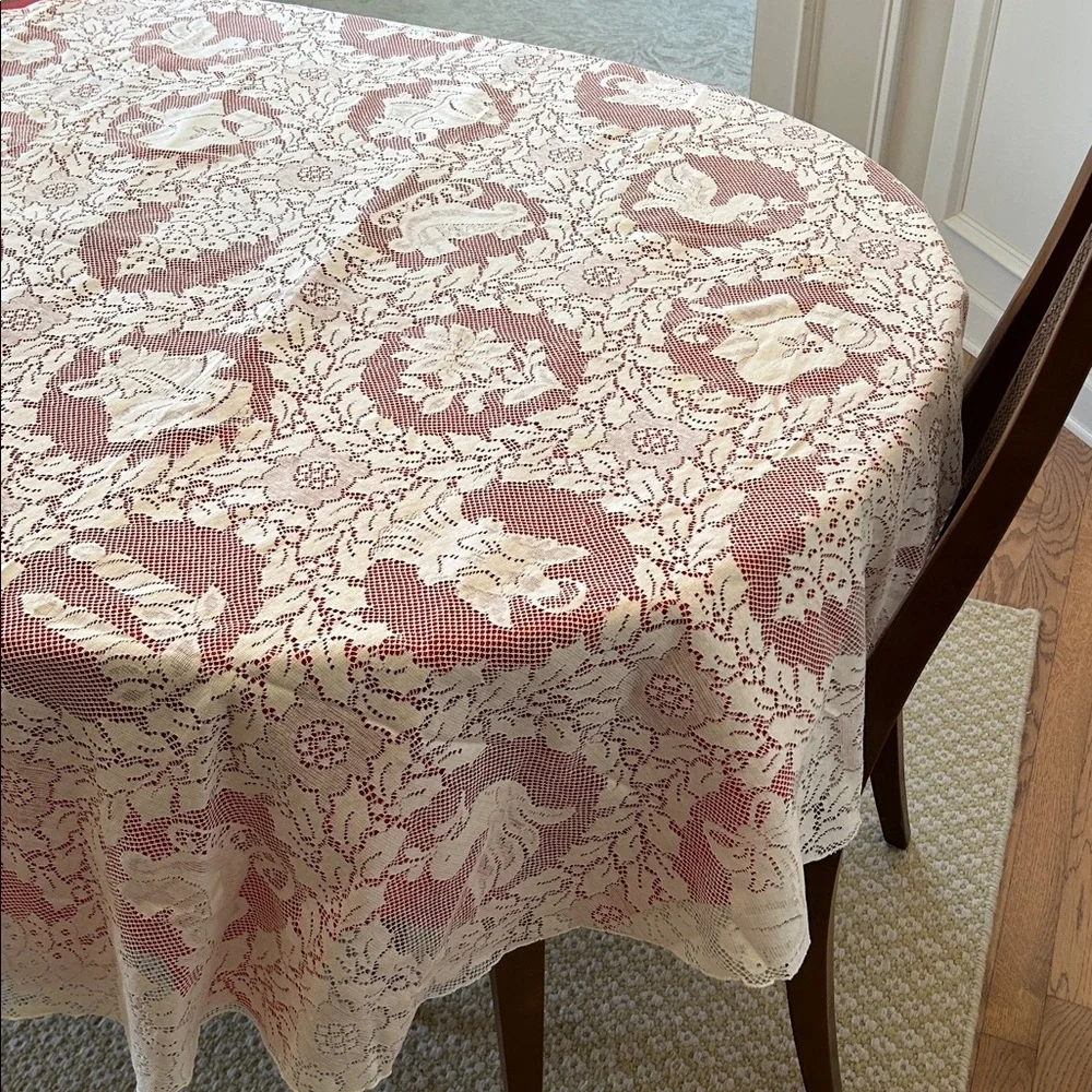 Vintage Quaker Lace tablecloth. 70‎ inch round. White lace over red liner.